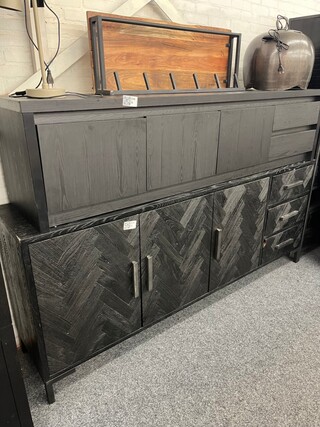 Dressoir Paramaribo